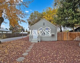 812 S 10th Ave in Yakima, WA - Building Photo