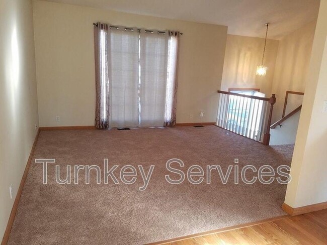 1121 Devon Dr in Papillion, NE - Building Photo - Building Photo