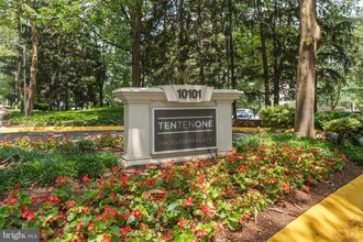10101 Grosvenor Pl in North Bethesda, MD - Building Photo - Building Photo