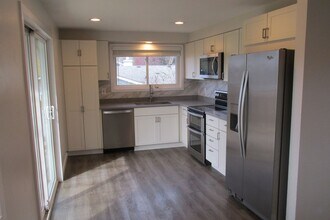 1716 Sunset Dr in Burlington, WA - Building Photo - Building Photo