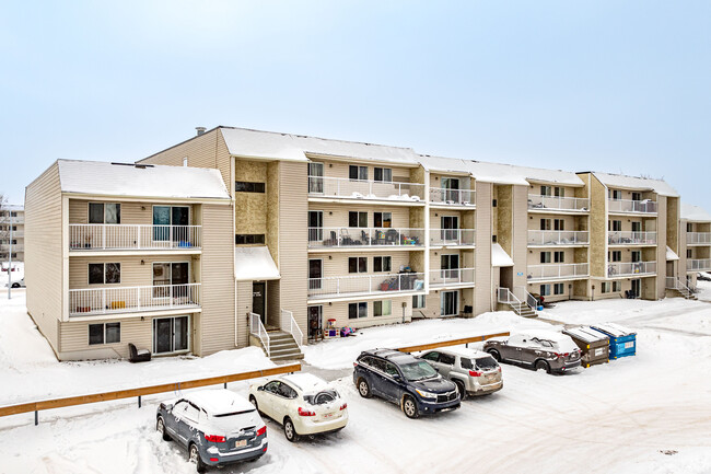 Fairmont Village in Edmonton, AB - Building Photo - Building Photo