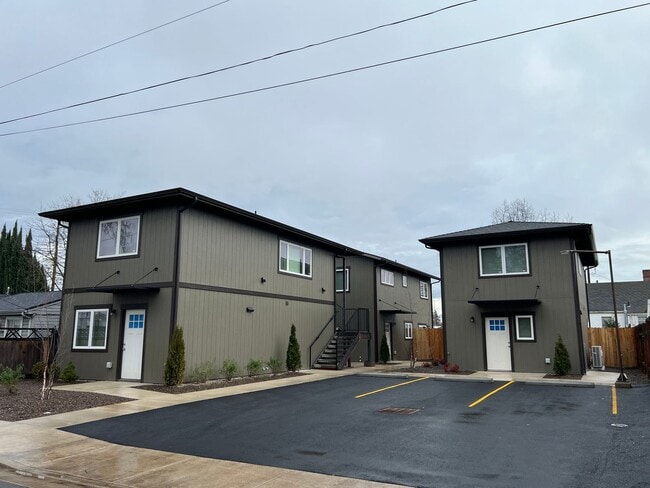 534 Putnam St in Medford, OR - Building Photo - Building Photo