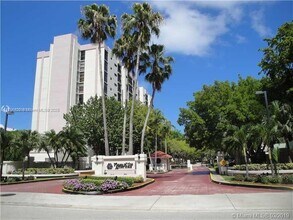 17021 N Bay Rd, Unit 1026 in Sunny Isles Beach, FL - Building Photo - Building Photo