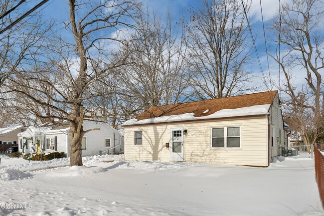 3 Miracle Ln in Albany, NY - Building Photo - Building Photo