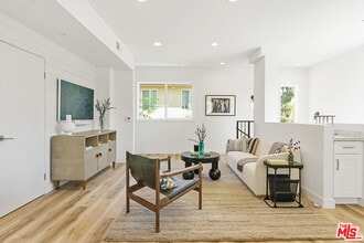 14651 W Sara Ln in Los Angeles, CA - Building Photo - Building Photo
