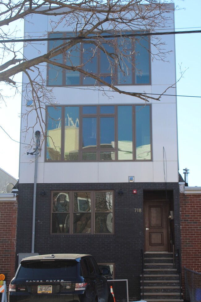 property at 718 N 19th St
