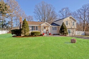 304 Orchard Ave in Newington, CT - Building Photo