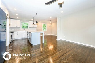 4932 Aquatic Rd in Nashville, TN - Building Photo - Building Photo