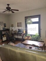 103 E 9th St, Unit Apartment 32 in Indianapolis, IN - Building Photo