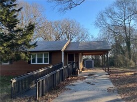 1709 Lyndon Ave in Anderson, SC - Building Photo