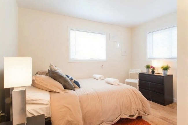 33 Oxford Cir, Unit 1 in Belmont, MA - Foto de edificio - Building Photo