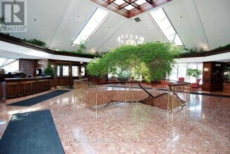 1300 Islington Ave in Toronto, ON - Building Photo - Building Photo