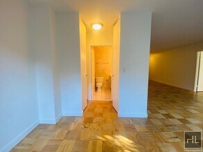 W 87th St in New York, NY - Building Photo - Building Photo