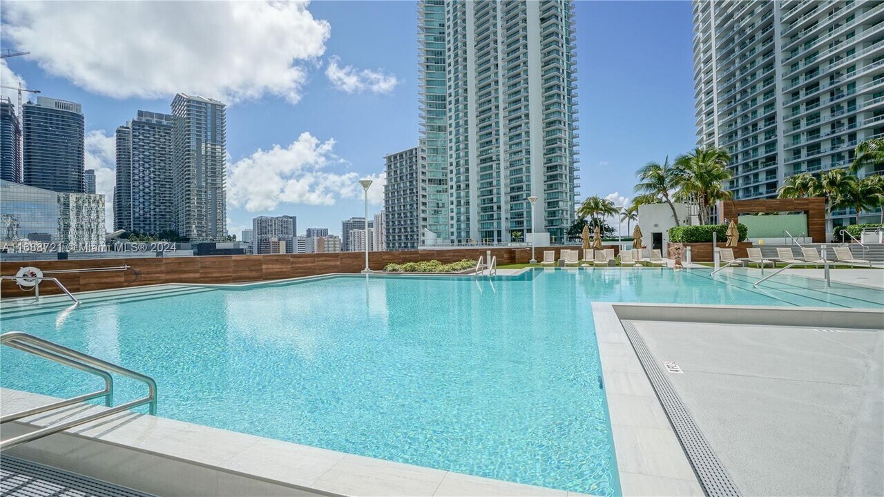 350 S Miami Ave, Unit 1709 in Miami, FL - Building Photo