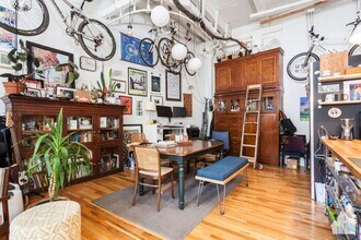 3312 N Ravenswood Ave-Unit -O5 in Chicago, IL - Building Photo - Building Photo