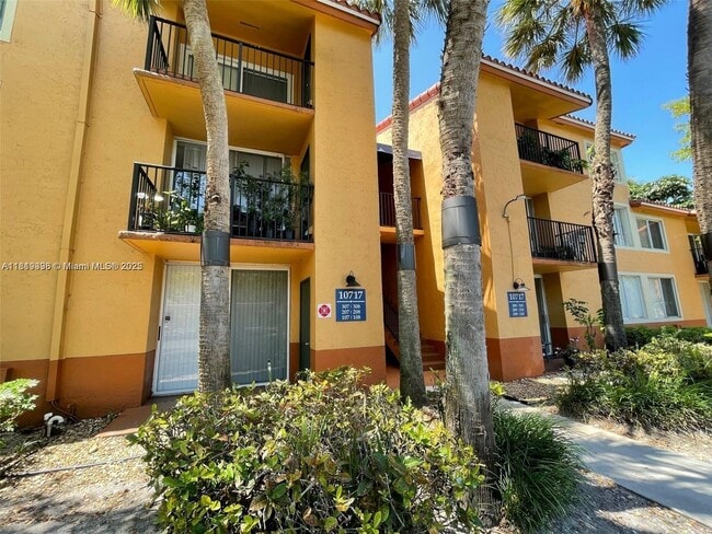 10717 Cleary Blvd, Unit 207 in Plantation, FL - Foto de edificio - Building Photo