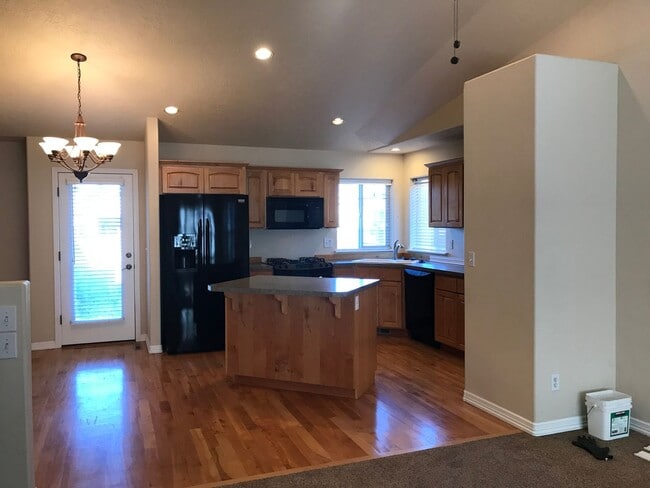 1807 NW Jackpine Ave in Redmond, OR - Building Photo - Building Photo