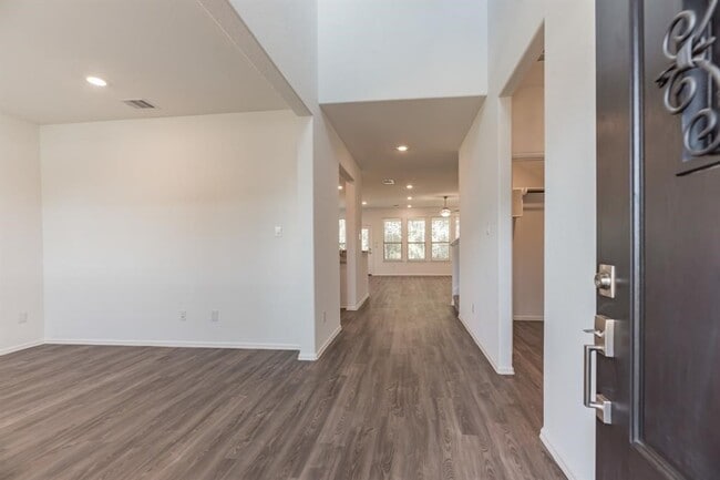 property at 6016 Heritage Creek Ln