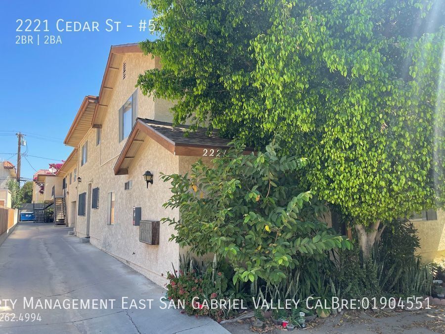 2221 Cedar St in Alhambra, CA - Foto de edificio