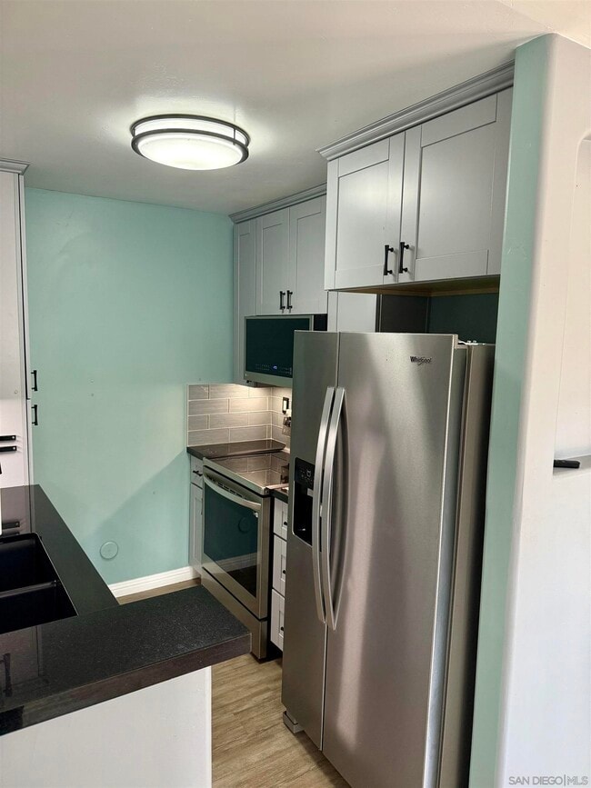 5402 Balboa Arms Dr in San Diego, CA - Building Photo - Building Photo