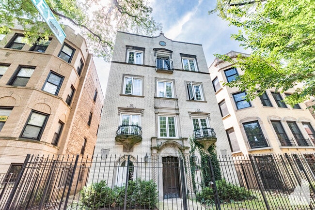 property at 2029 W Jarvis Ave