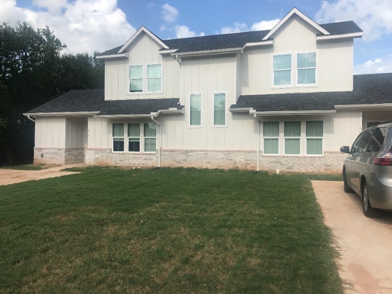 910 N Bush Ave in Denison, TX - Building Photo