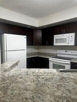 3360 Pinewalk Dr N in Margate, FL - Building Photo