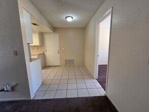 1518 E Ave J 3 in Lancaster, CA - Building Photo - Building Photo