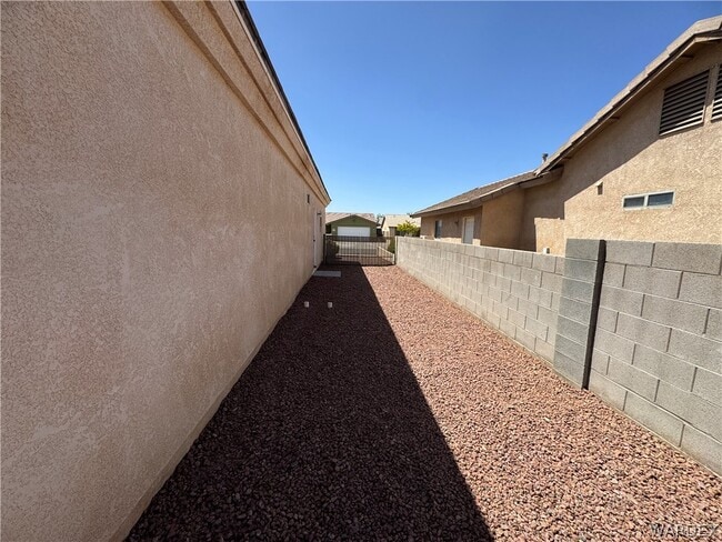 4263 E Medicine Bend Rd in Kingman, AZ - Building Photo - Building Photo