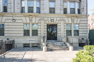 636 Eastern Pky in Brooklyn, NY - Foto de edificio - Building Photo