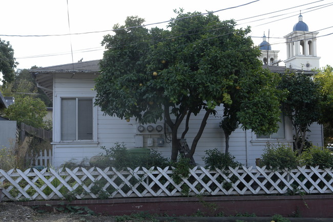 1223 Bellina St in Hayward, CA - Foto de edificio - Building Photo