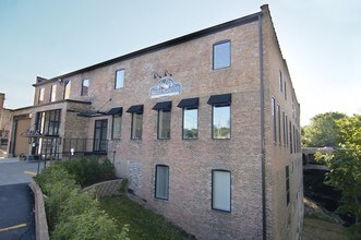 Harbor Place in Waukegan, IL - Building Photo - Building Photo