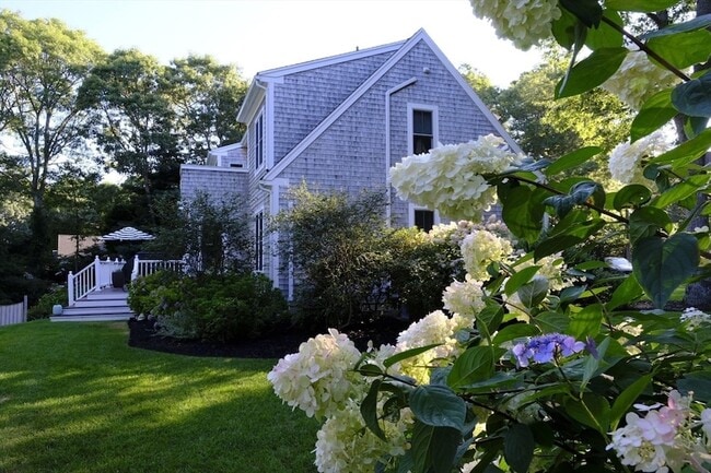 110 Clamshell Cove Rd in Barnstable, MA - Building Photo - Building Photo