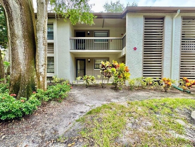 3048 Eastland Blvd in Clearwater, FL - Foto de edificio - Building Photo