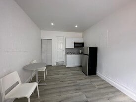 12683 NW 10th St in Miami, FL - Building Photo