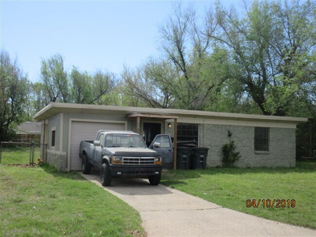 1816 Lariet Ln in Del City, OK - Building Photo - Building Photo