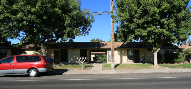 3705 Coffee Rd in Modesto, CA - Building Photo - Building Photo