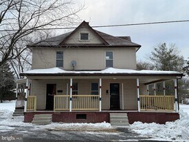 11 Myers Rd in Berkeley Springs, WV - Building Photo