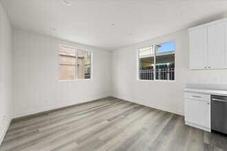 419 N Lorena St, Unit 419 Top Unit in Los Angeles, CA - Building Photo - Building Photo