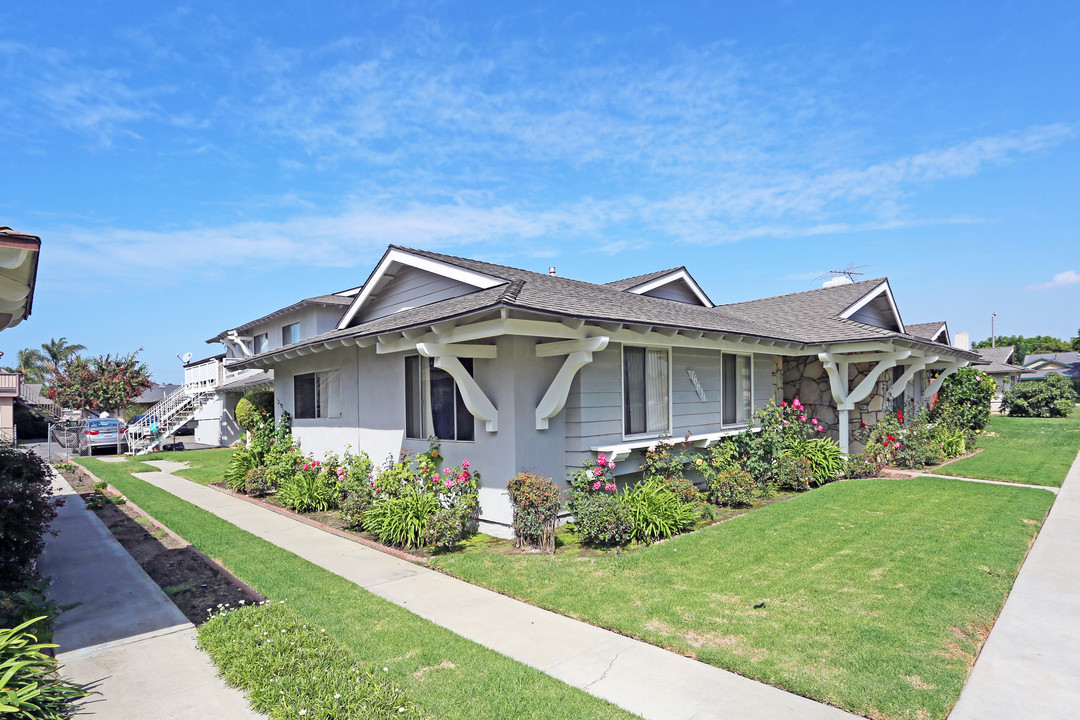 16631 Tunstall Lane in Huntington Beach, CA - Building Photo