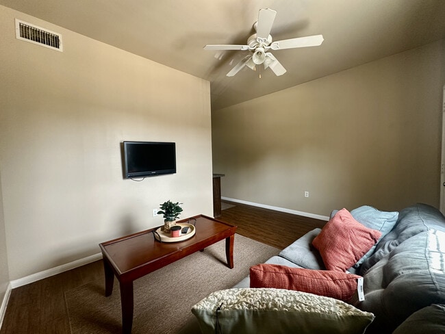 409 Nacogdoches St in Center, TX - Foto de edificio - Building Photo