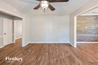 11907 Cedarcliff Dr in Houston, TX - Foto de edificio - Building Photo