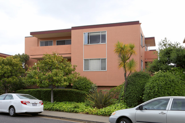 1919 Garden Dr in Burlingame, CA - Foto de edificio - Building Photo