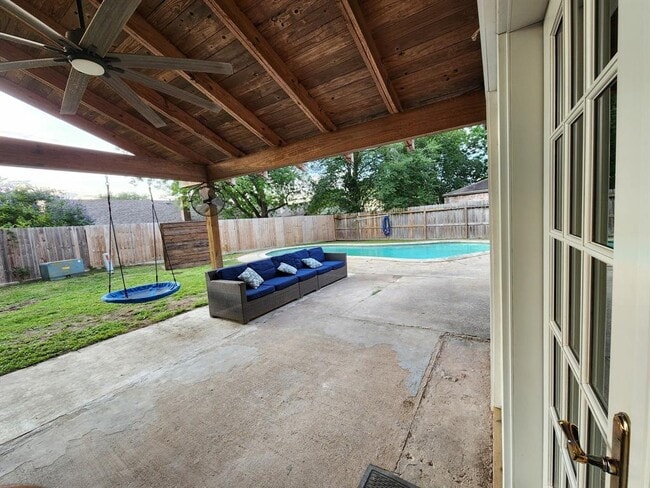 property at 17627 Huntersglen Cir