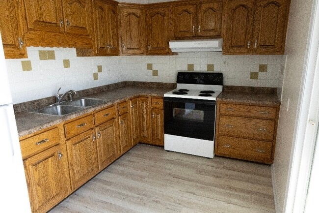 property at 988 Delwood Rd