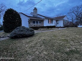 499 W Park Ave in Ocean Township, NJ - Building Photo