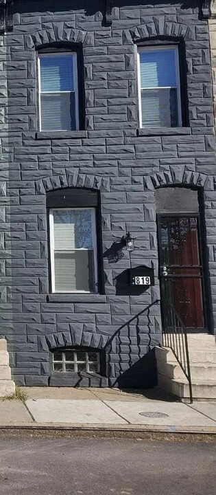 819 N Bradford St in Baltimore, MD - Building Photo