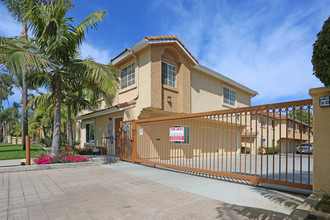 Palm Villas Apartments in Chula Vista, CA - Foto de edificio - Building Photo