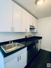 E 14 ST, Unit 23 in New York, NY - Foto de edificio - Building Photo