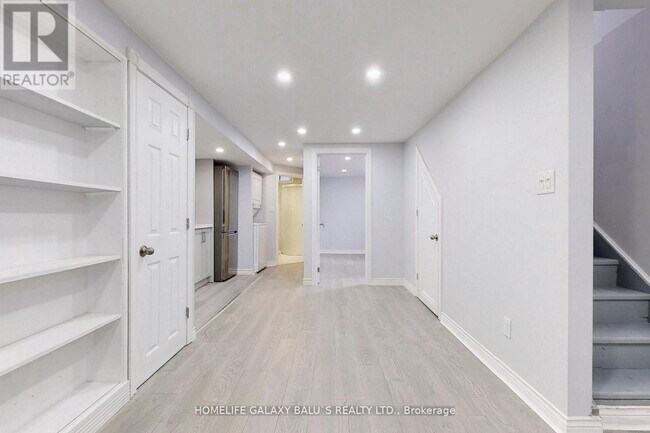 2049 Blue Ridge Crescent in Pickering, ON - Building Photo - Building Photo